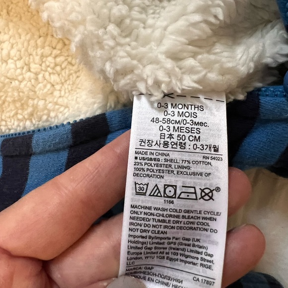 Gap 0-3 month fleece suit - Picture 4 of 4